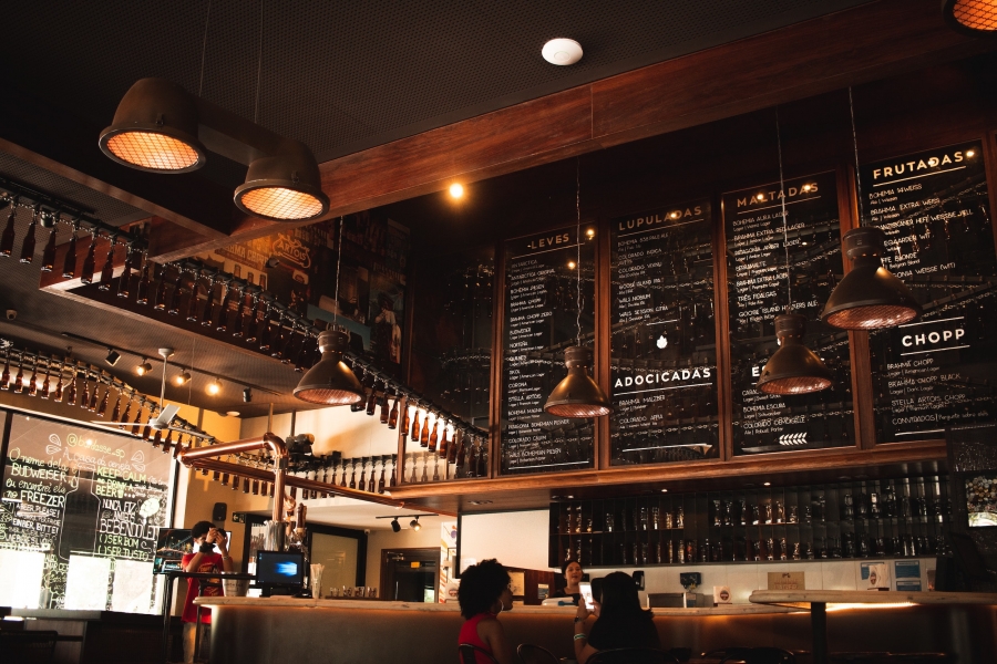 Effective Ventilation Management in Bars and Cafeterias